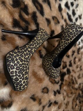 Leopard Print Platform Pumps - Gold and Black Journeys RUNS SMALL! W8/8.5